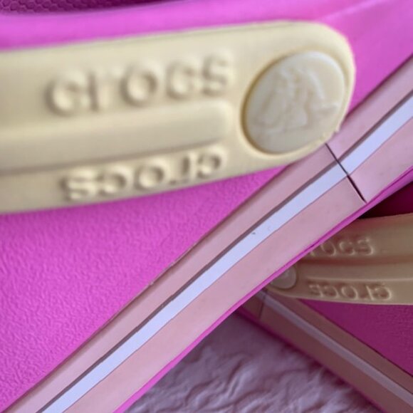 AUTHENTIC CHILDRENS  SUMMER CROCS - Picture 2 of 4